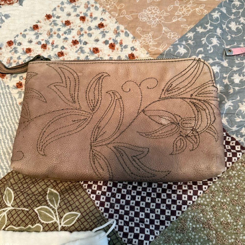 Frye Hadley Floral Embroidered Genuine Leather Wristlet Clutch Taupe - Picture 3 of 9